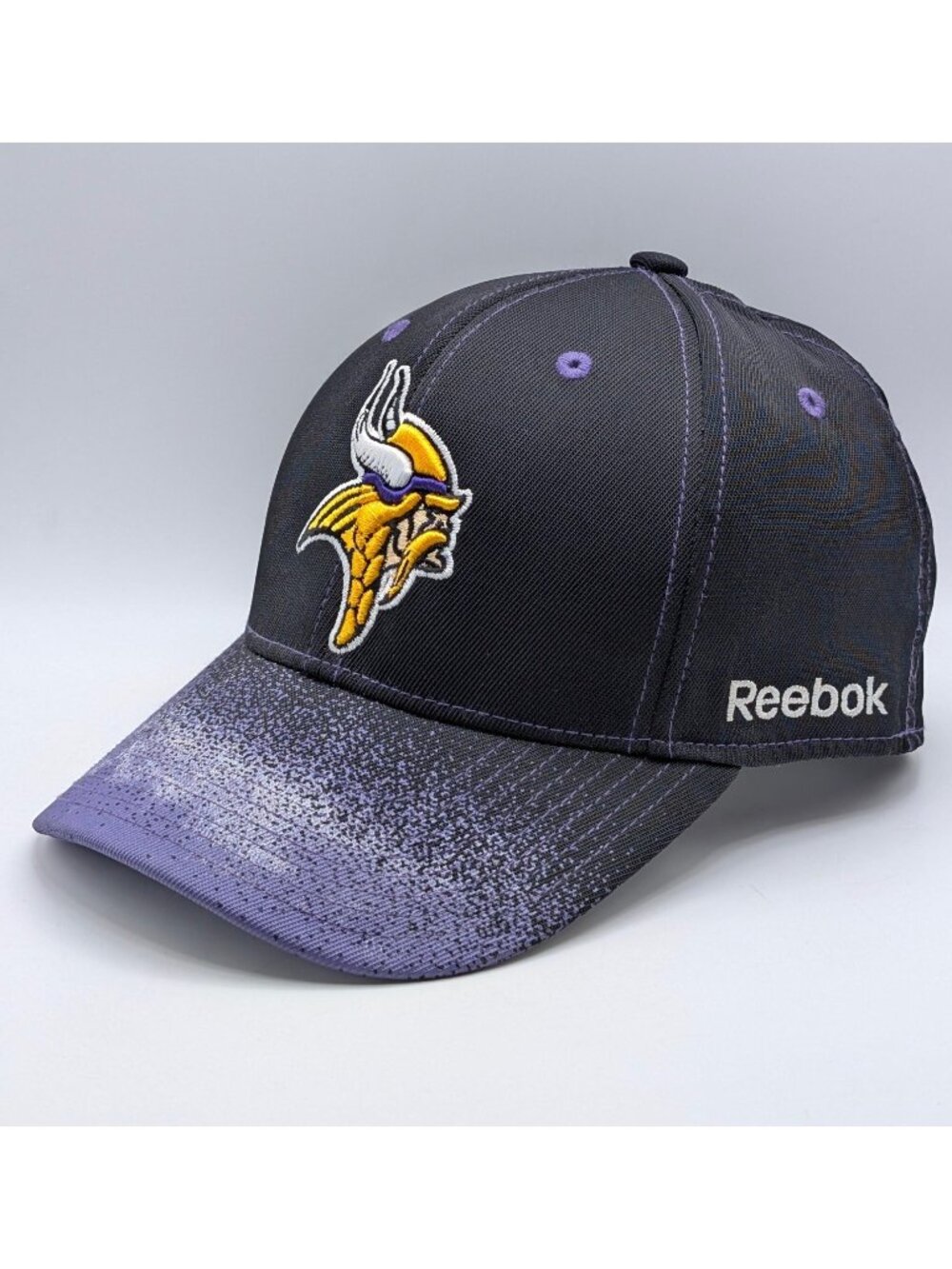 Minnesota Vikings NFL Reebok Football Fitted Stretch Size S/M Black Purple